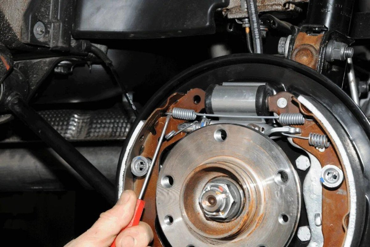 Рено Дастер 4х4 задний барабанный тормоз