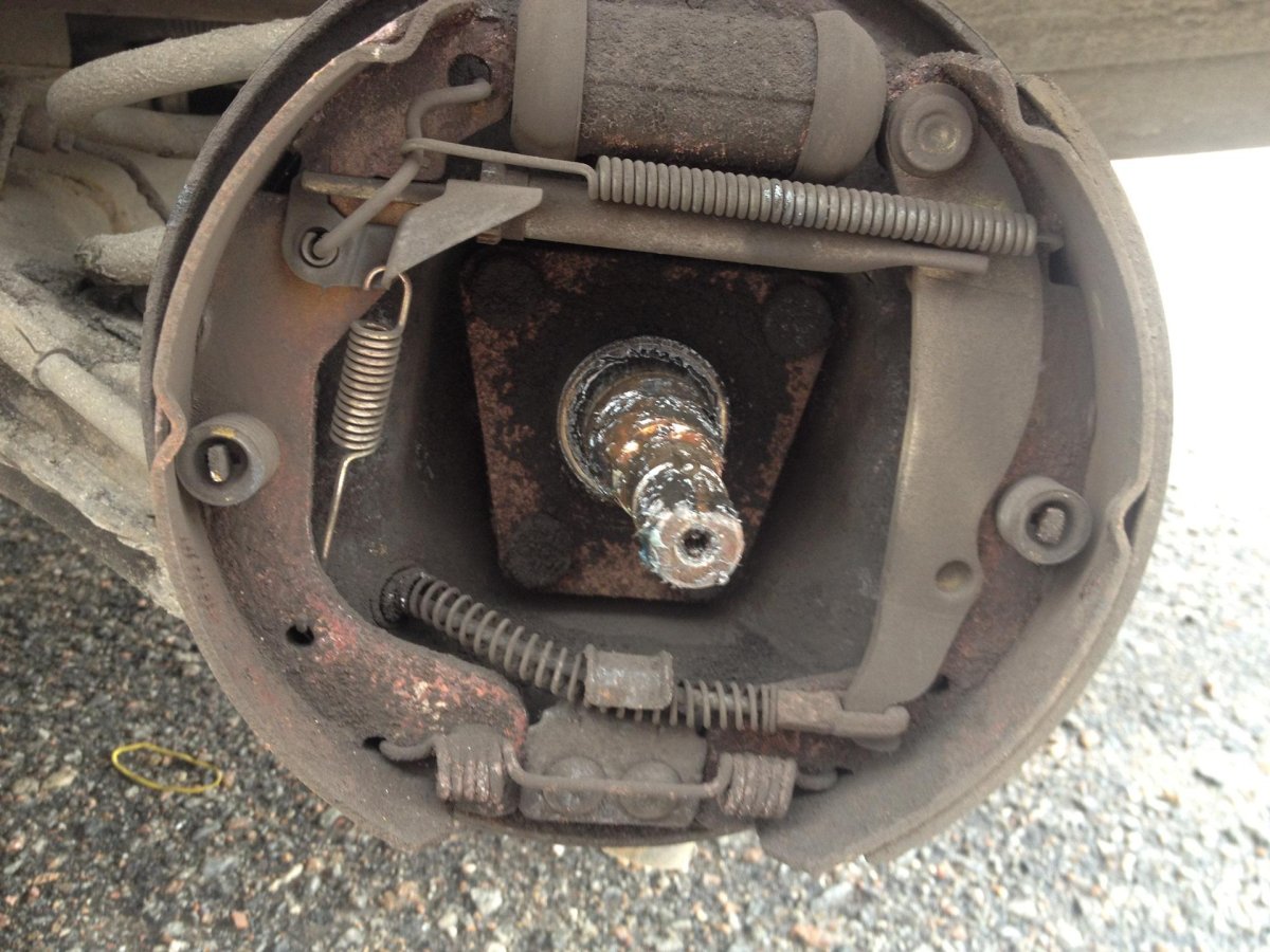 Задние тормозные колодки Шевроле Ланос 1.5