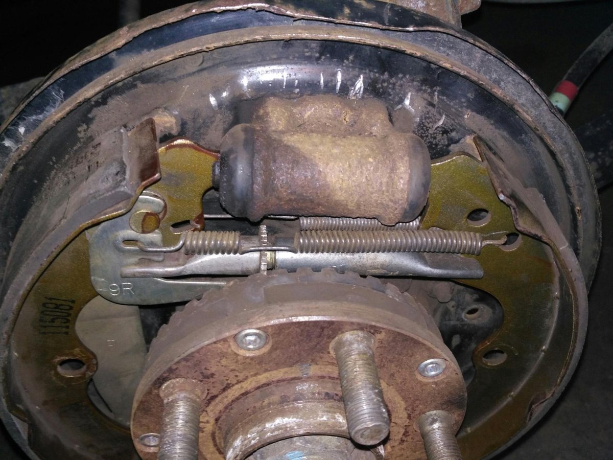 Subaru Forester 2007 колодки задние