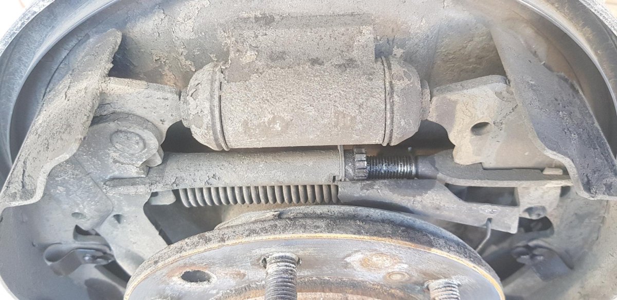 Задние колодки Toyota Hilux 2014