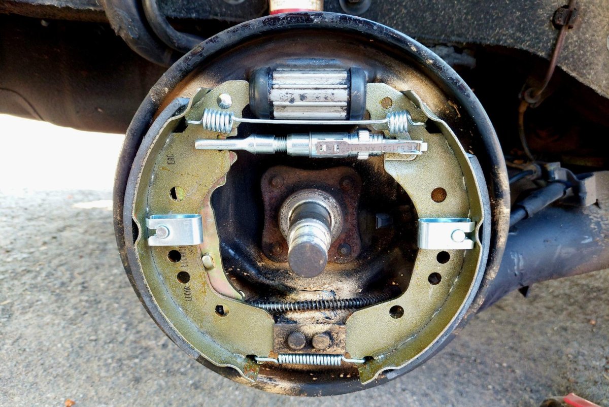 Задние тормозные колодки Лада Веста 1.6 барабанные