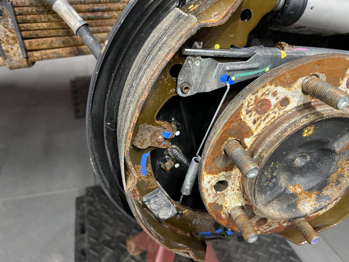Задние тормоза Тойота Хайлюкс