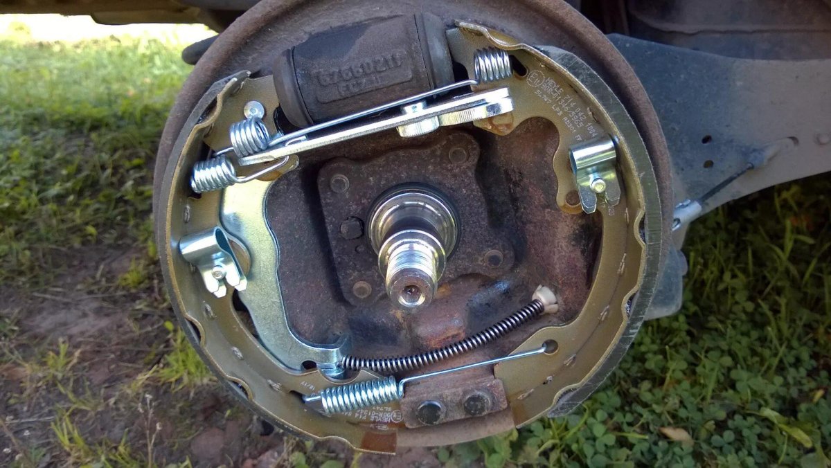 Задние тормоза Форд фокус барабаны