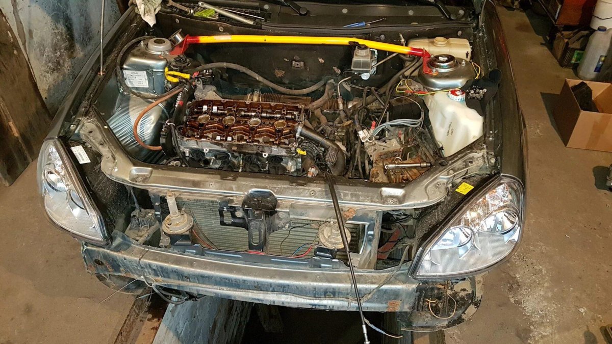 Приора разобранный мотор