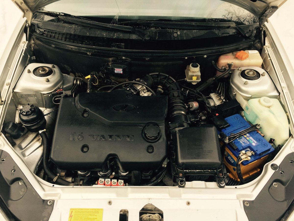 Подкапотка Приора 16