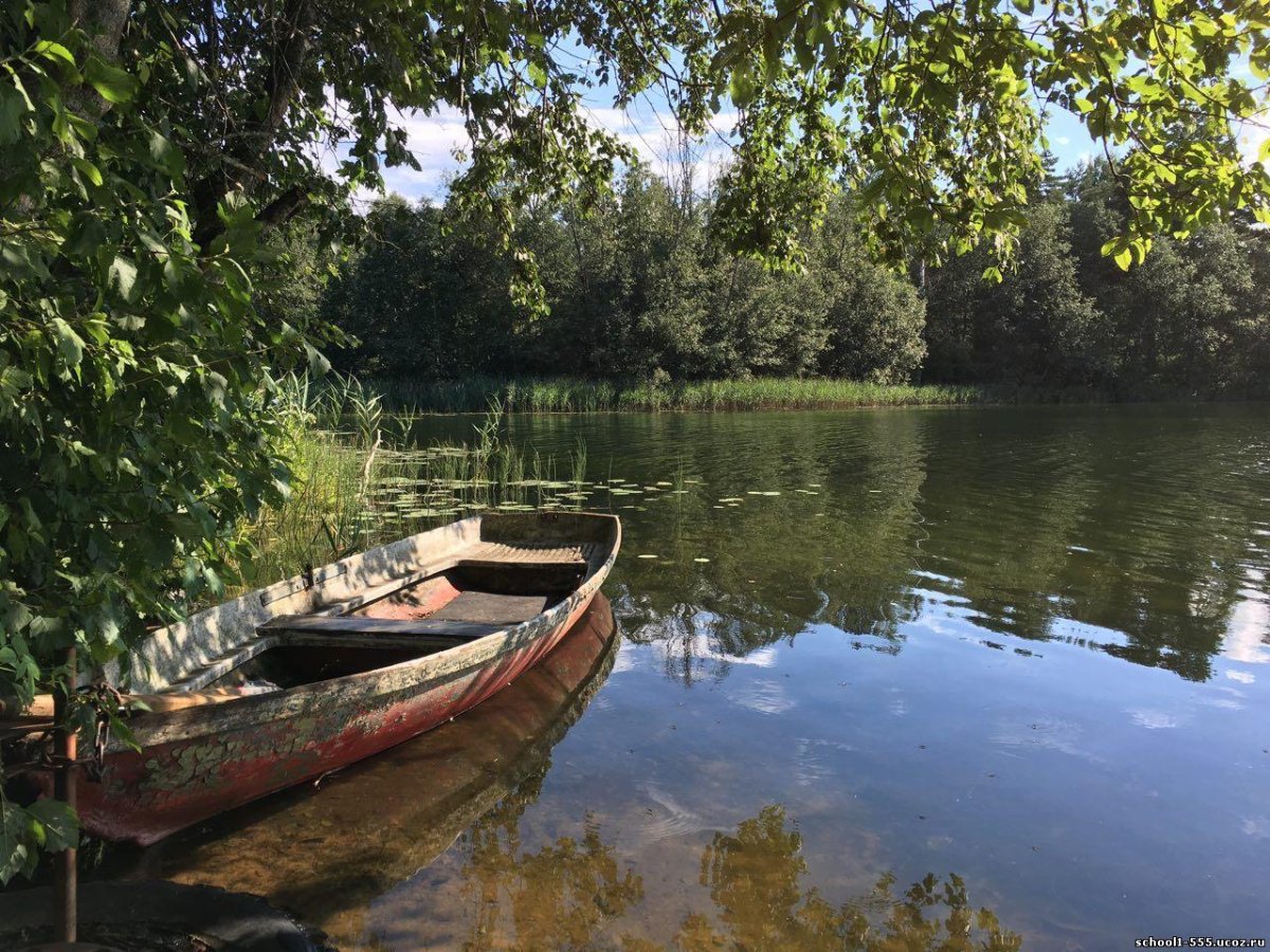 Лодка на речке
