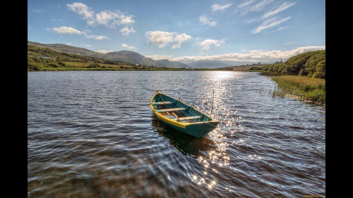 Лодка по реке