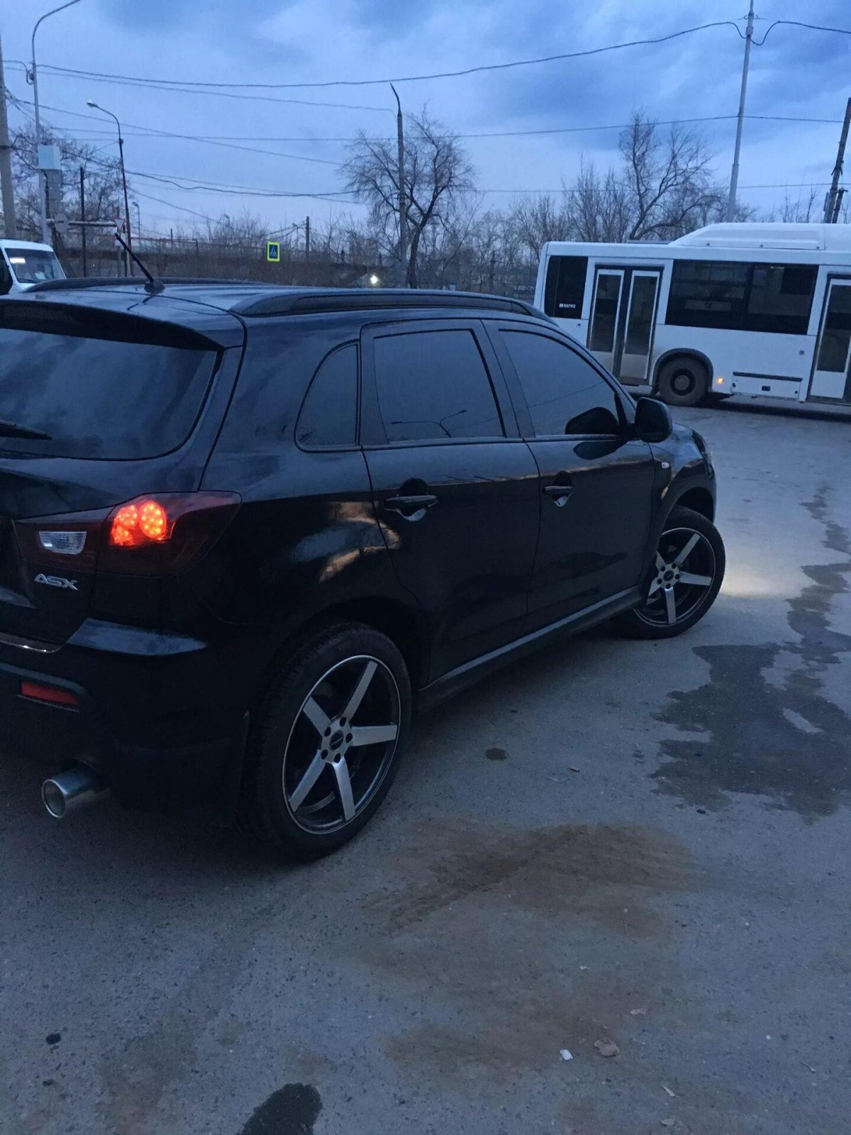 Mitsubishi Outlander черный тонированный