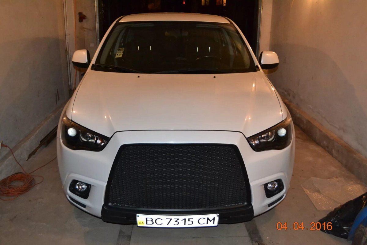 Черные фары Mitsubishi ASX