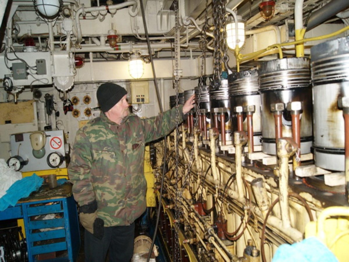 Механик на судне