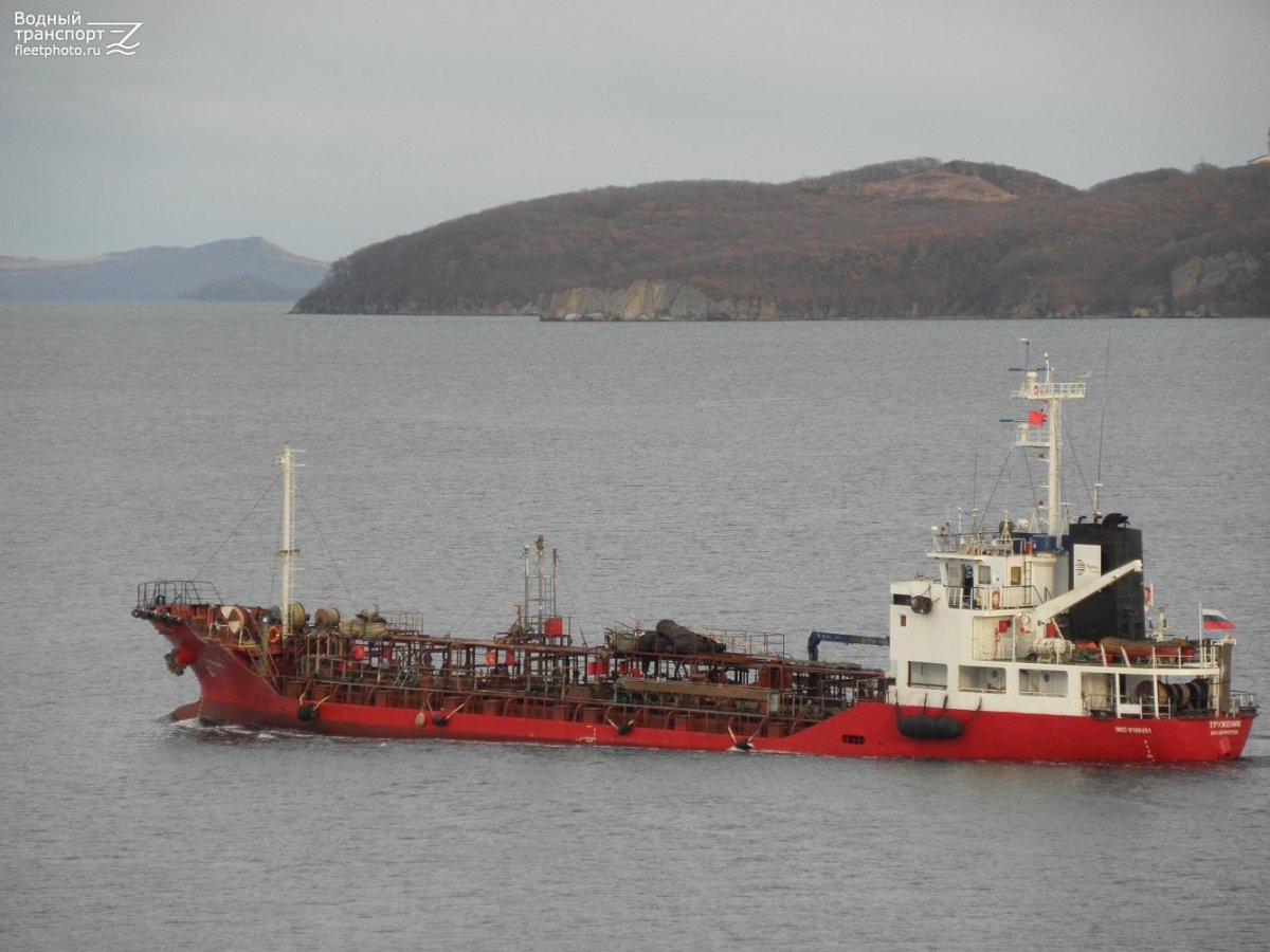 Танкер труженик Владивосток