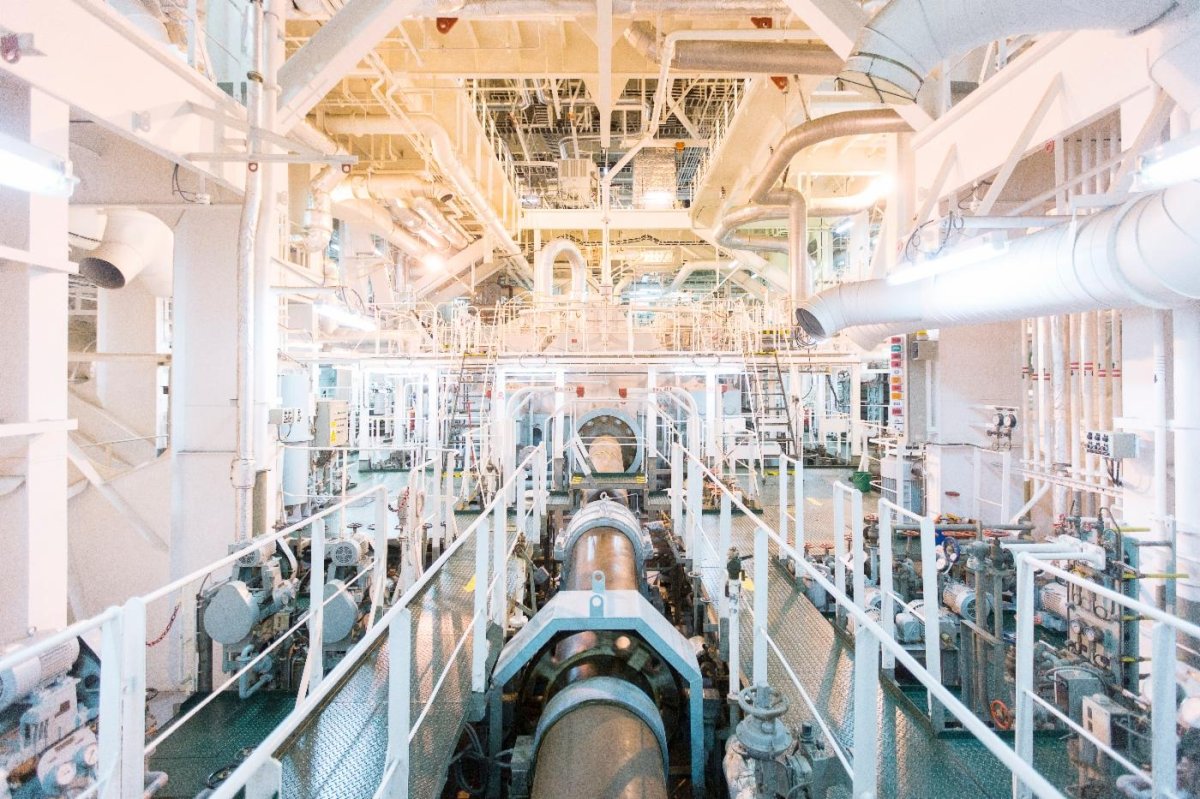 Супертанкер машинное отделение