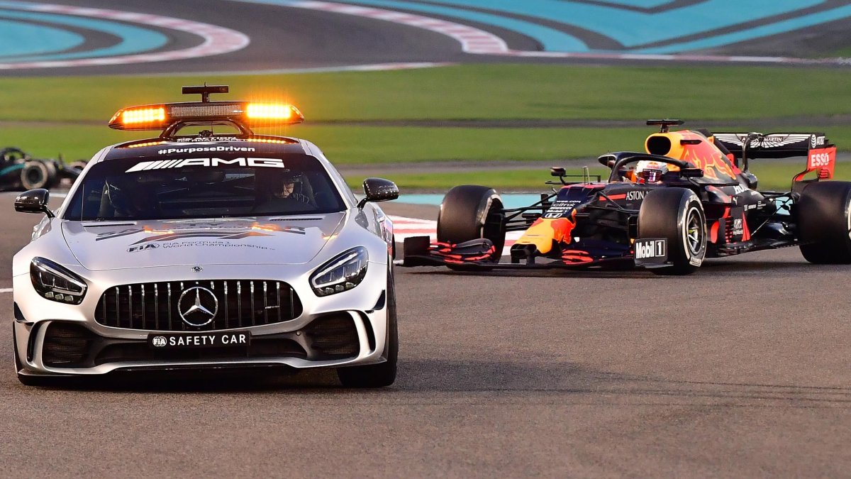 Aston Martin f1 Safety car