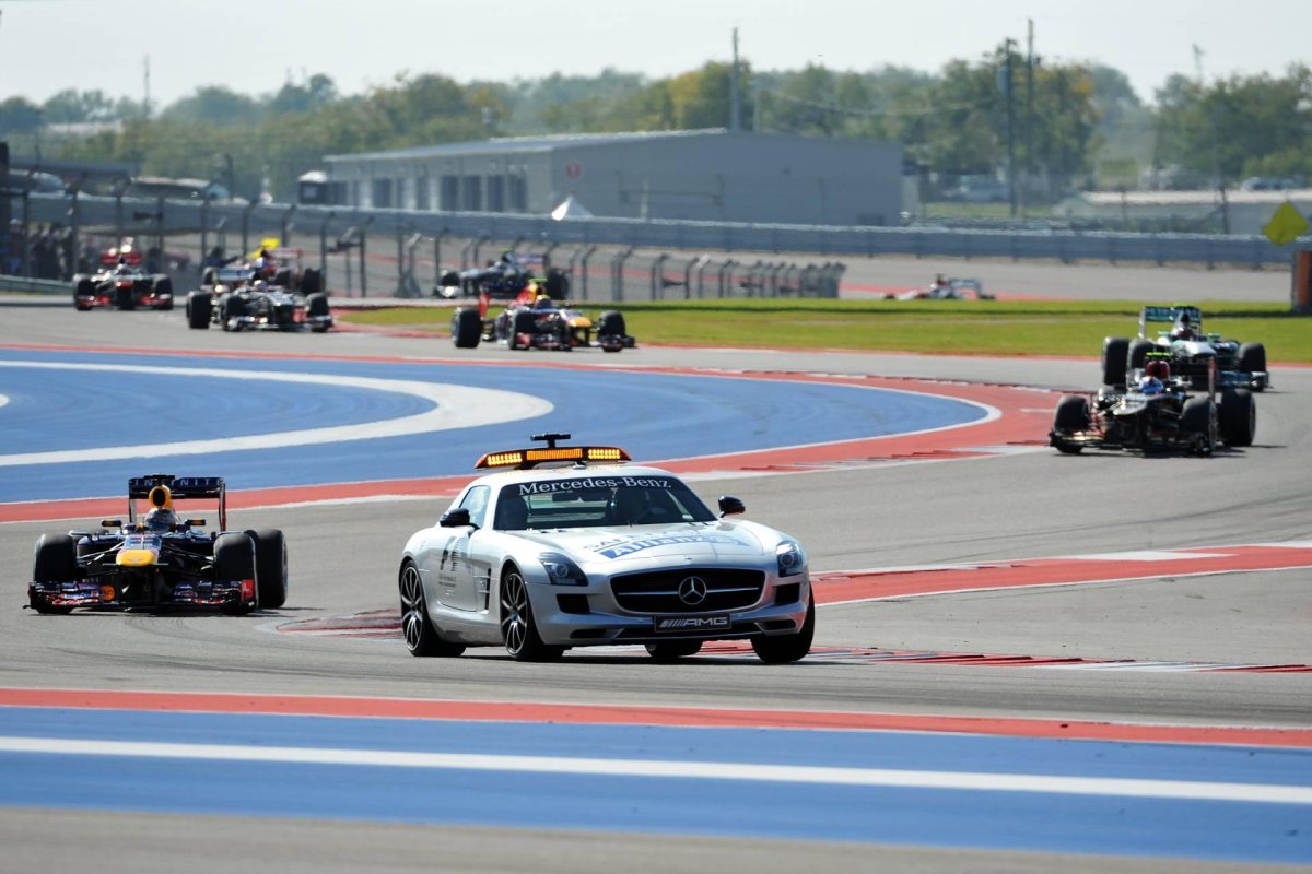 Машина безопасности в гонках