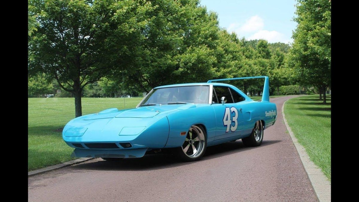Машина Plymouth Superbird 43