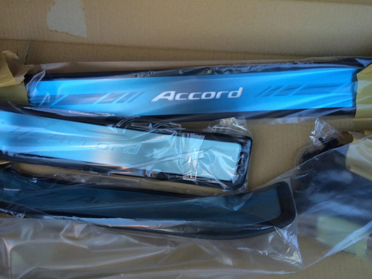 Накладки на пороги Хонда Аккорд 8