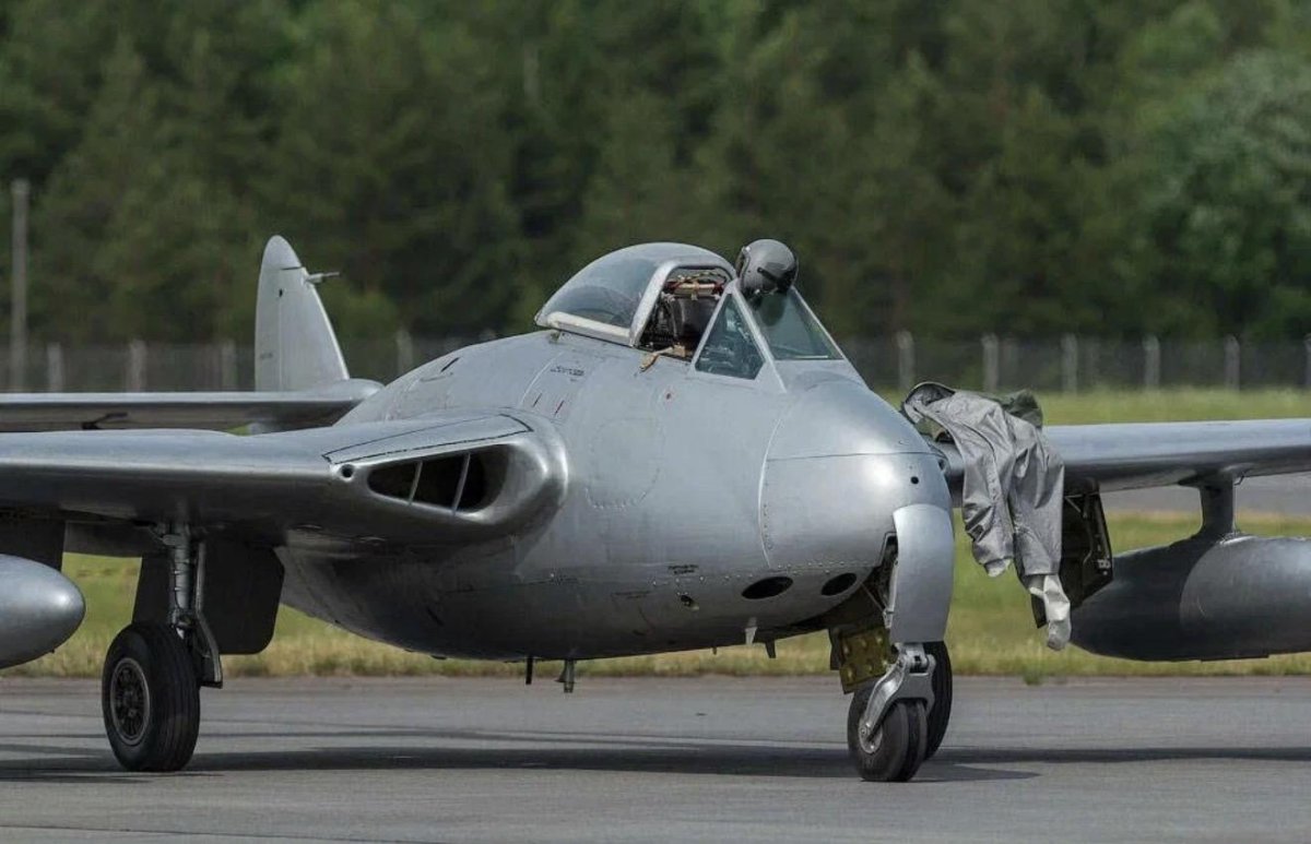 Самолет Havilland DH.100 Vampire