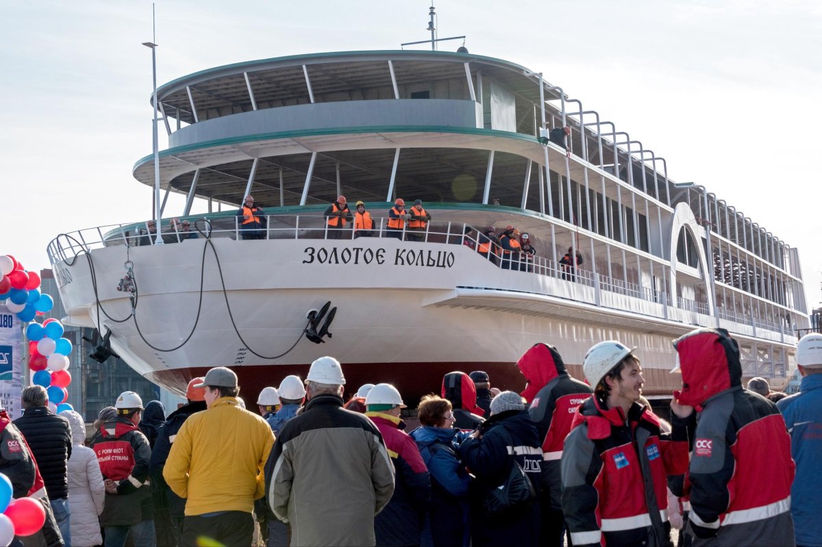 Круизный теплоход Петр Великий