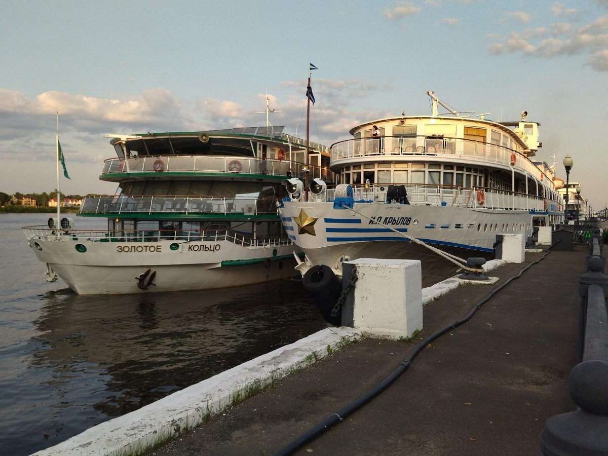 Афанасий Никитин теплоход