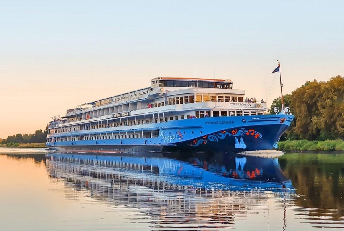 Речной теплоход Лунная Соната