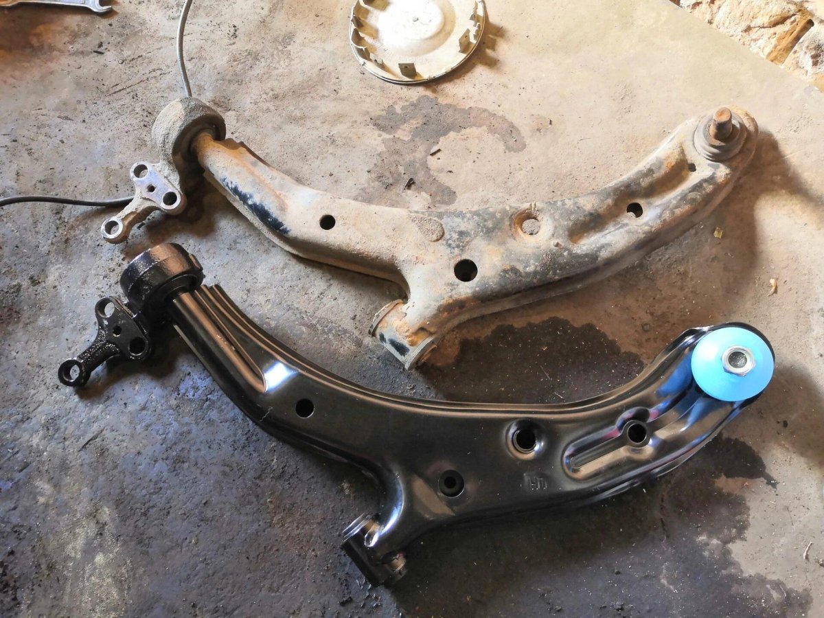 Nissan Wingroad y11 передний рычаг