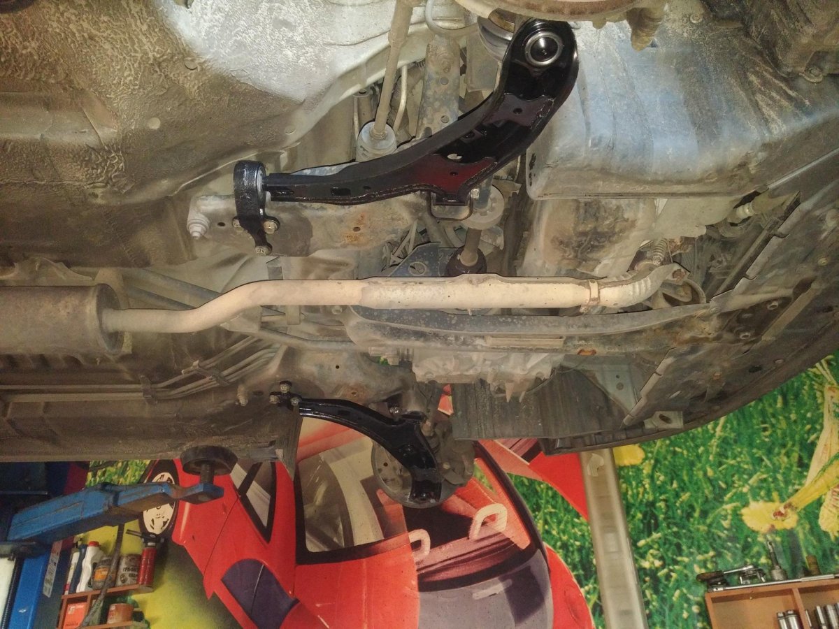 Ниссан Альмера н16 снизу