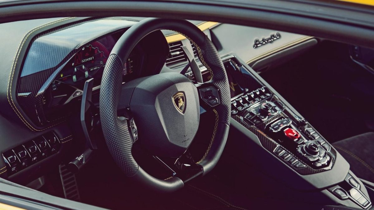 Lamborghini Aventador s салон