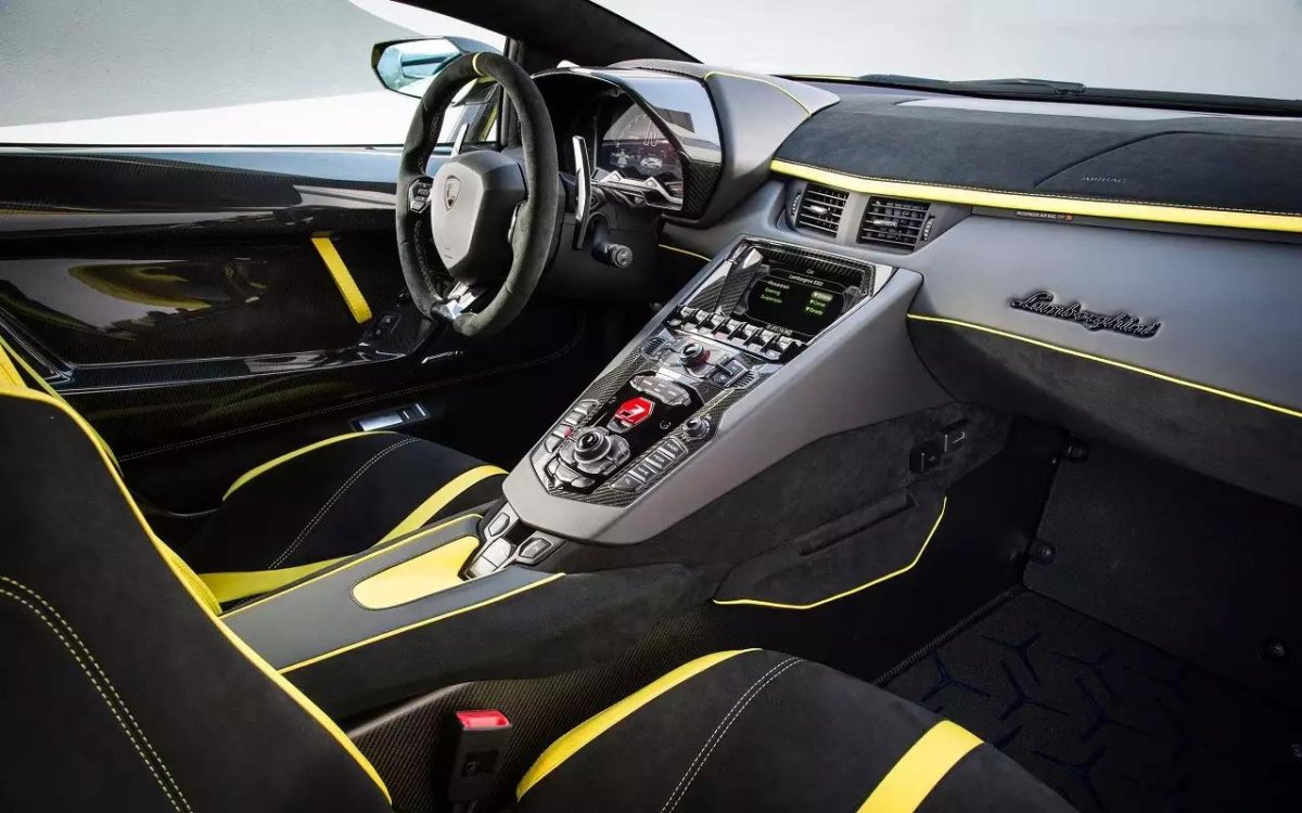 Lamborghini Aventador SVJ салон