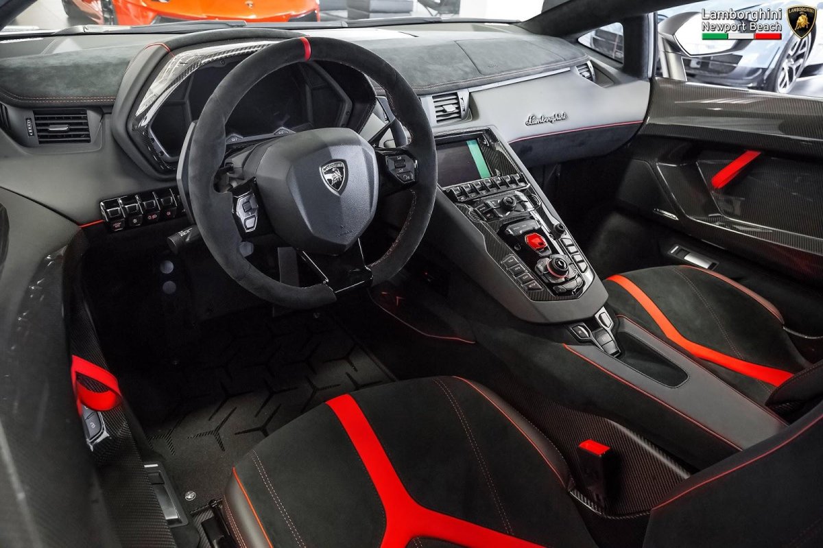 Lamborghini Aventador SVJ салон