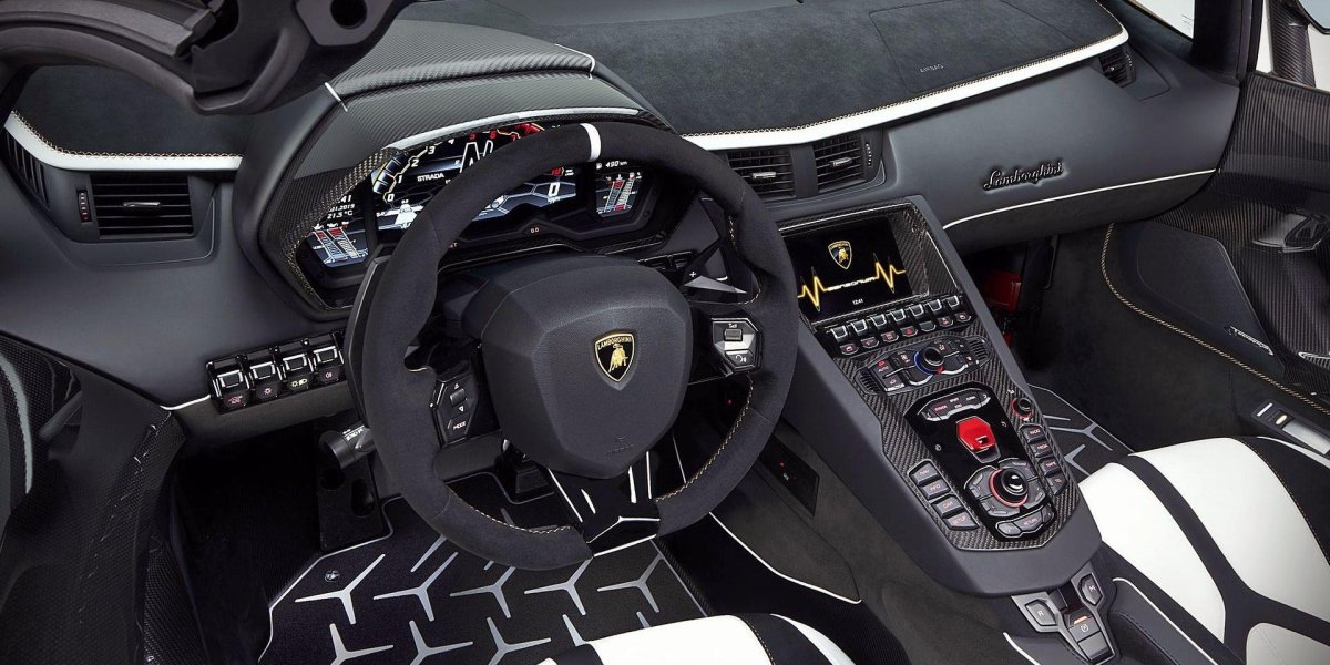 Lamborghini Aventador 2020 салон