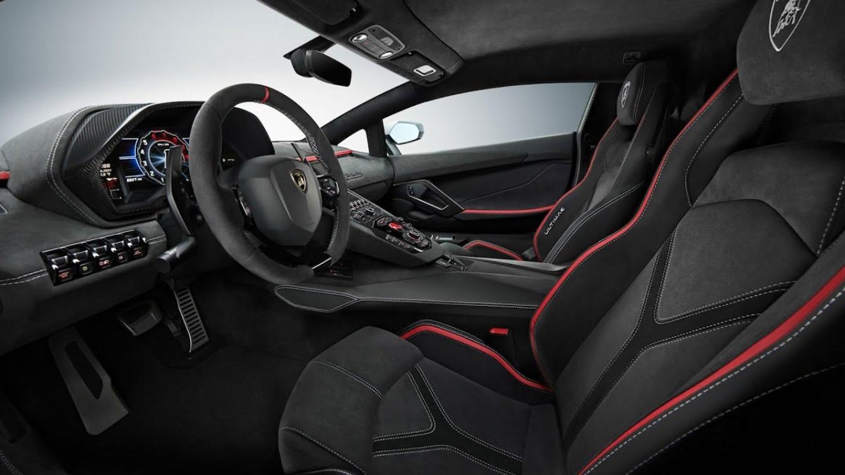 Lamborghini Aventador 2021 салон