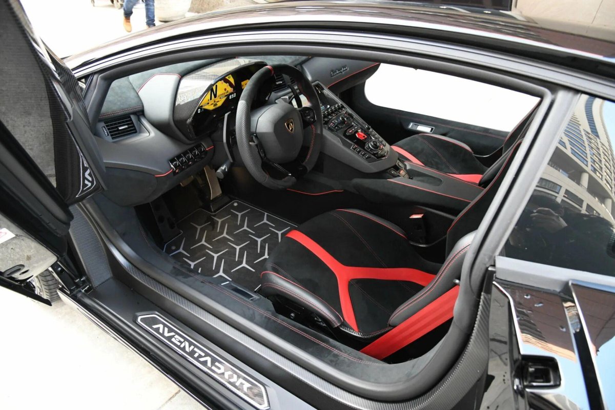 Lamborghini Aventador SV салон