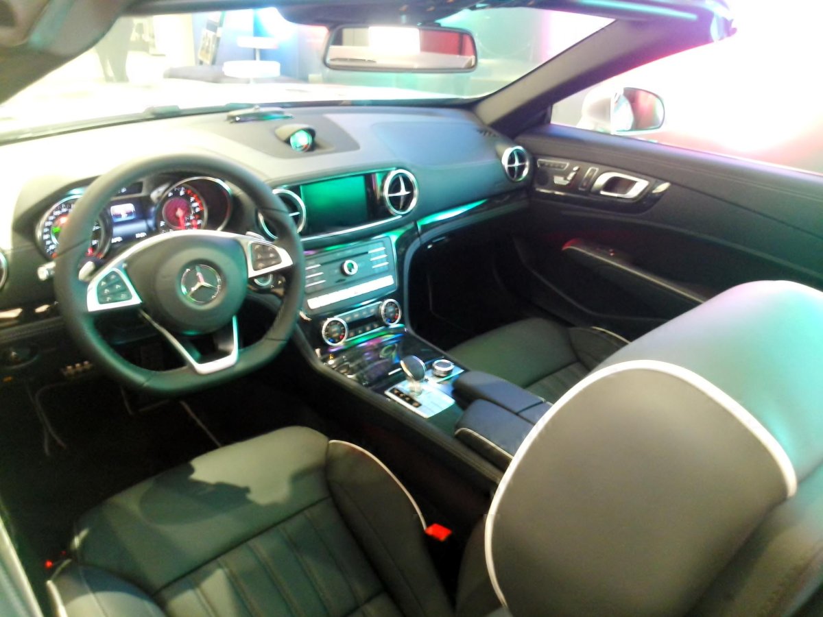 Mercedes r231 2017 как снять часы в салоне