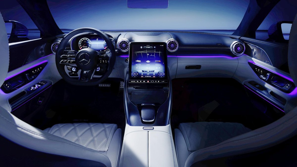 Mercedes AMG SL 2022 салон
