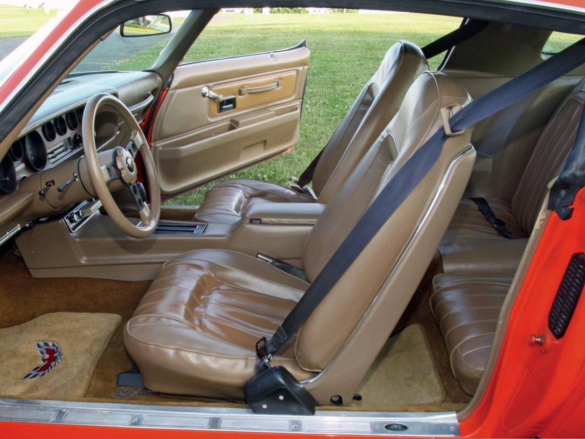 Pontiac Firebird 1977 салон