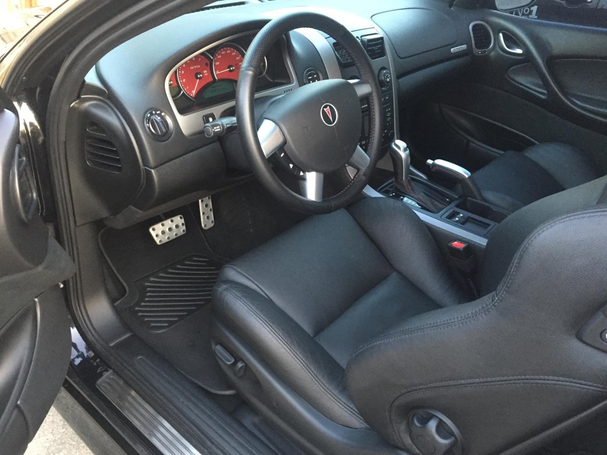 Pontiac GTO 2006 салон