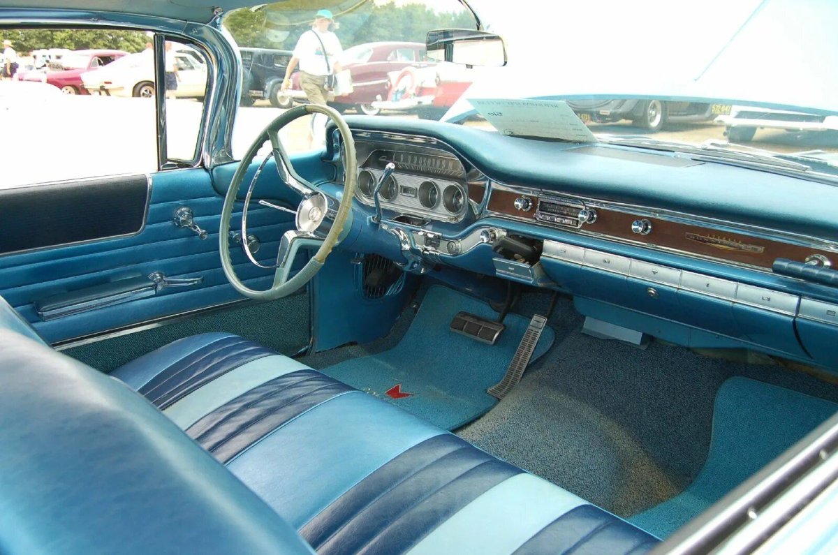 Pontiac Bonneville 1992 Interior