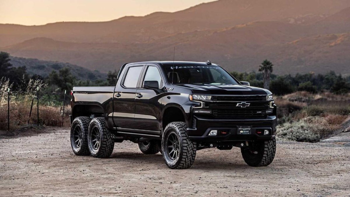 Chevrolet Silverado (Hennessey Goliath 6x6)
