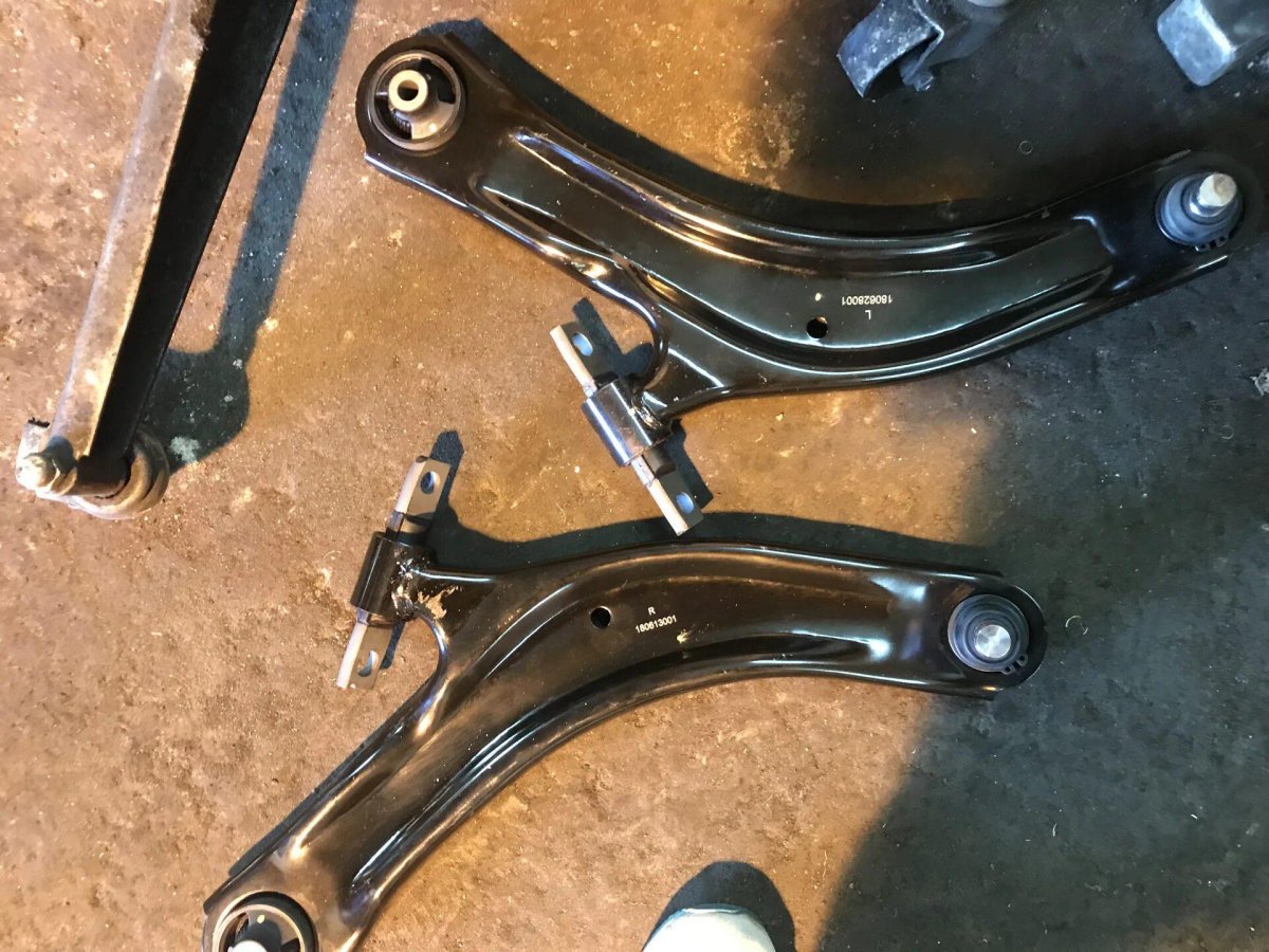 Передний рычаг Ниссан Кашкай j10