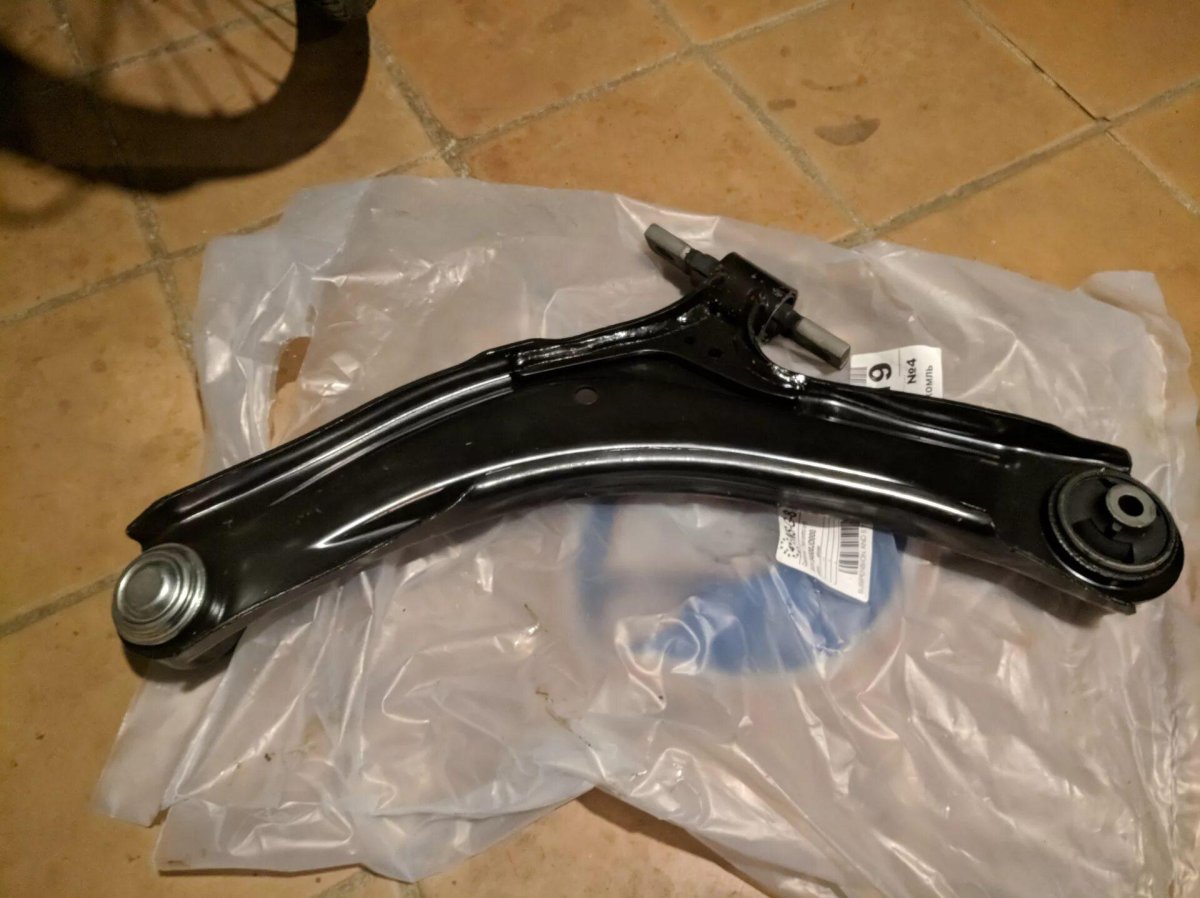 Передний рычаг Ниссан Кашкай j10