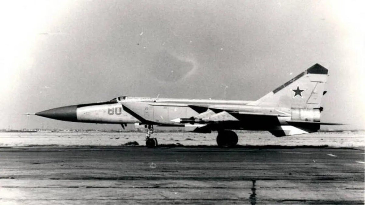 Истребитель-перехватчик миг-25