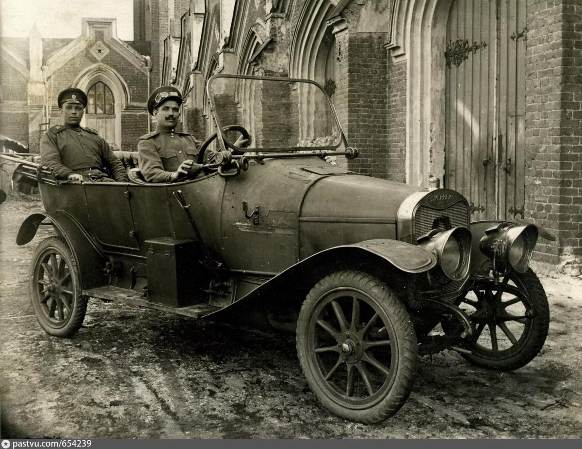 Автомобили 1915 года завода «Руссо-Балт"