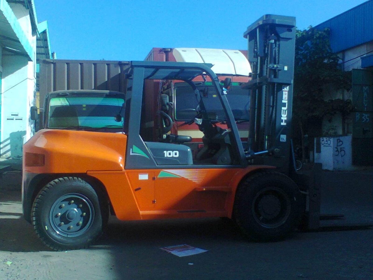 Автопогрузчик вилочный Heli cpcd100