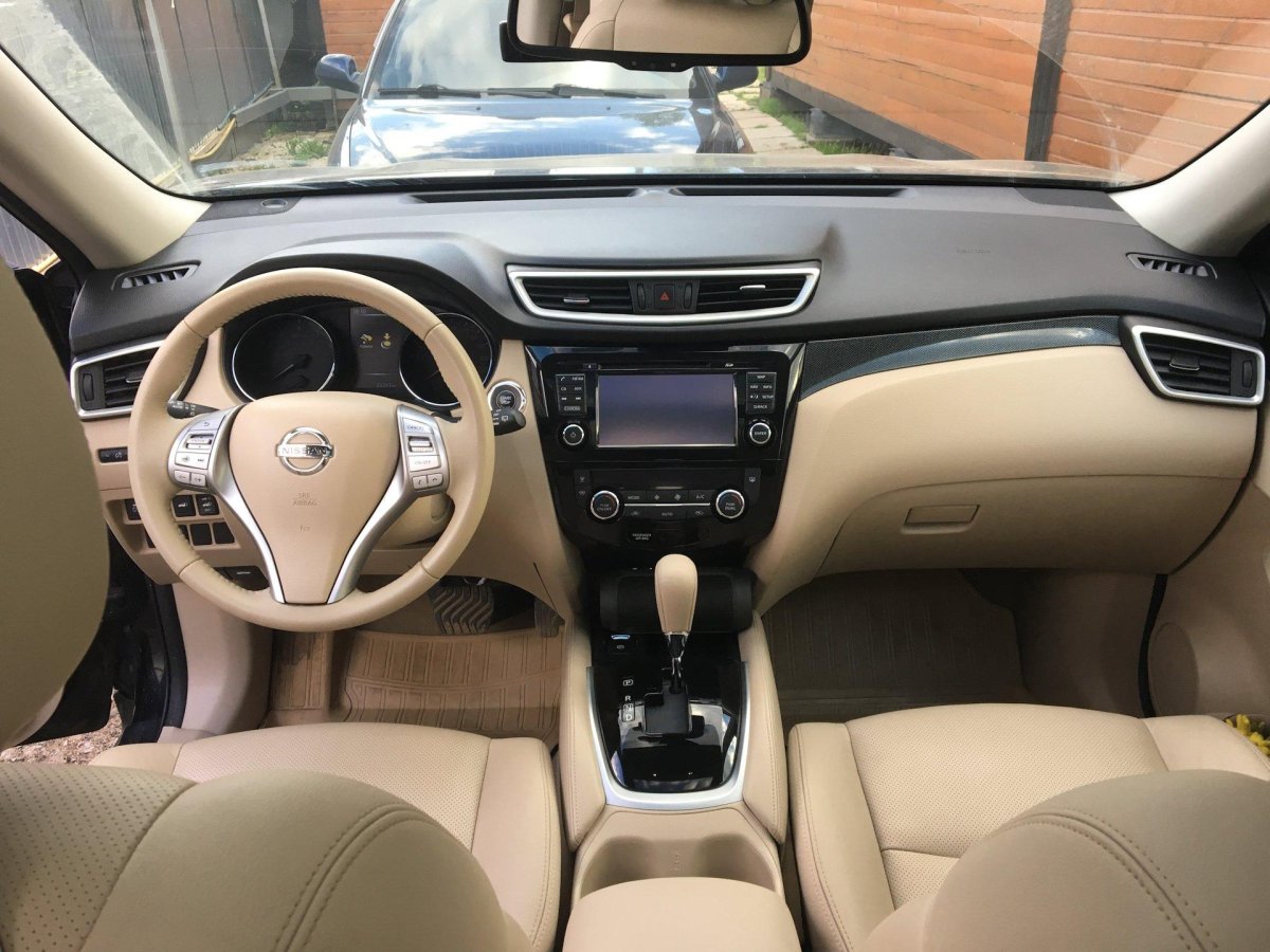 Ниссан х-Трейл 2017 салон бежевый