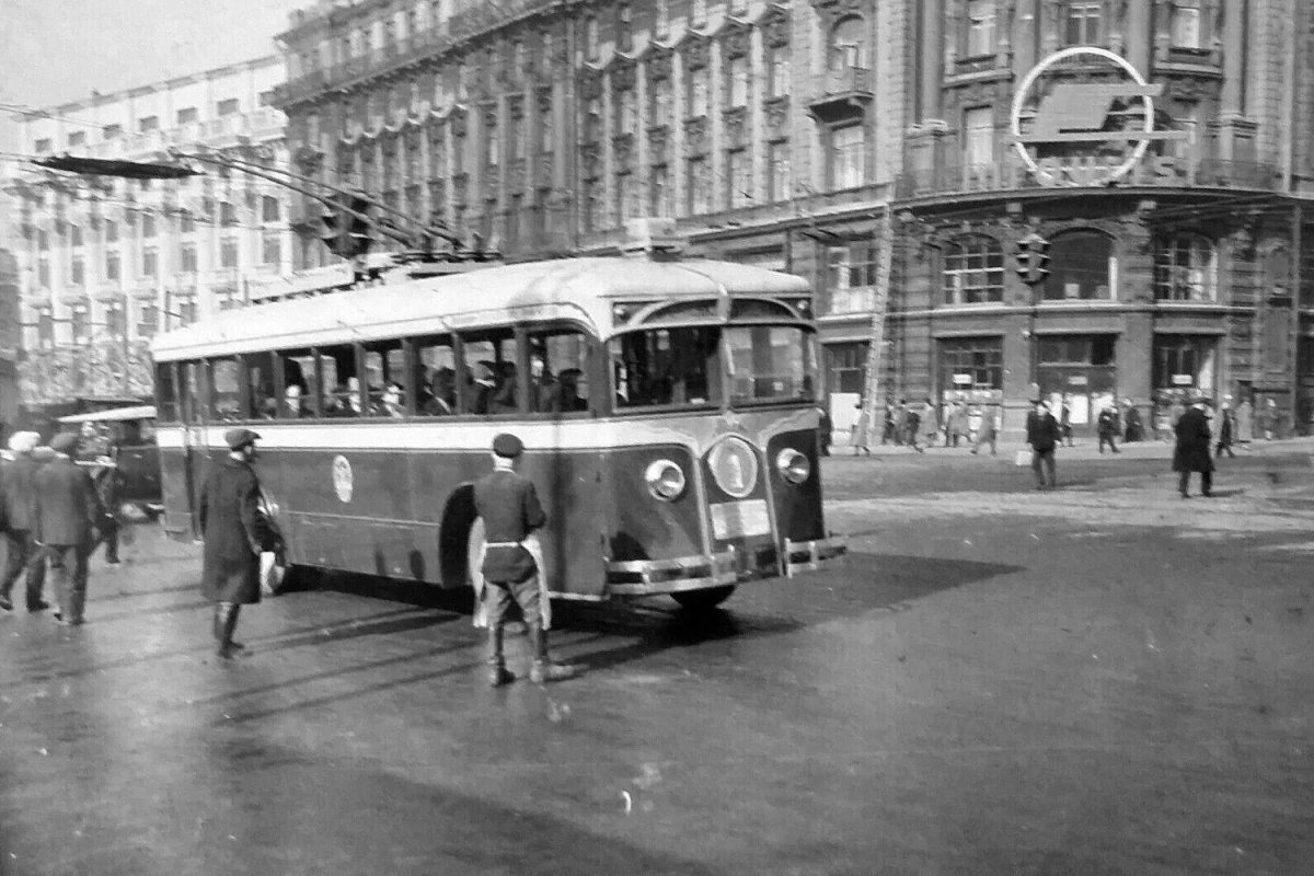 Троллейбус Лазарь Каганович