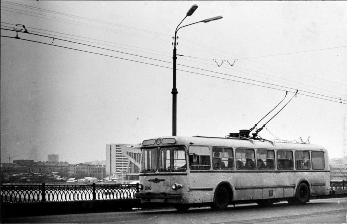 ЗИУ-5 троллейбус