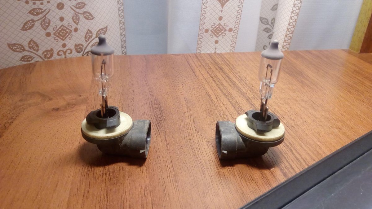 Kia Ceed 2010 лампа противотуманки