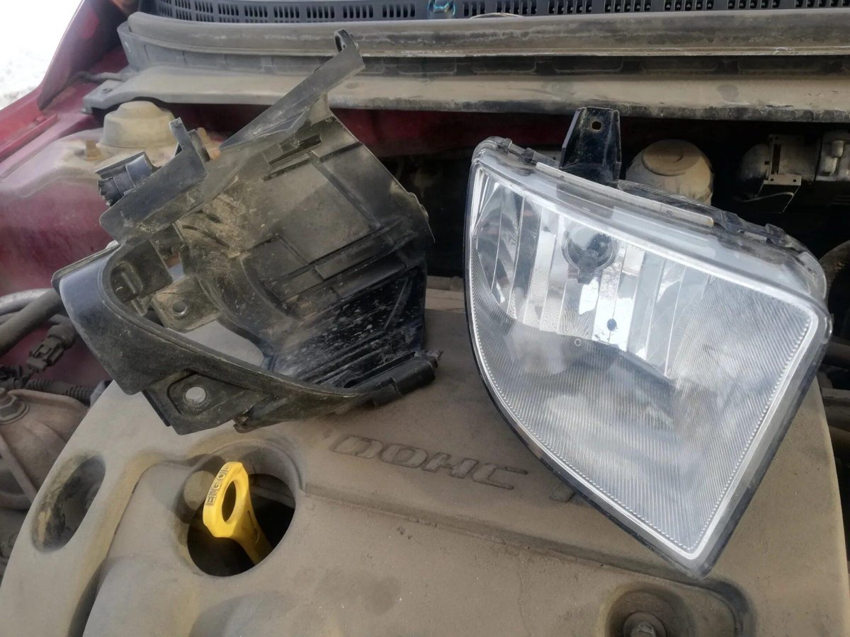 Киа СИД 1 2008 гв снятие ПТФ вместе с рамкой