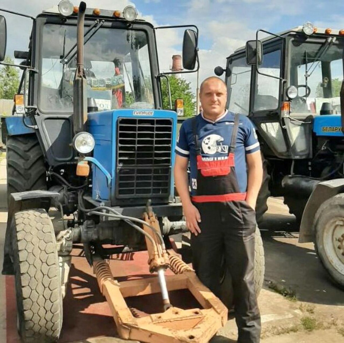 Трактор и тракторист