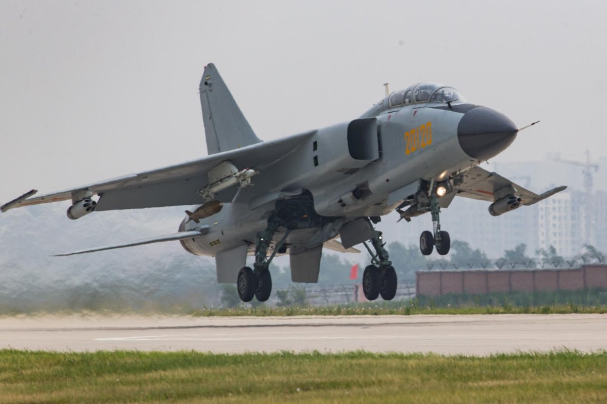 Истребитель-бомбардировщик JH-7a